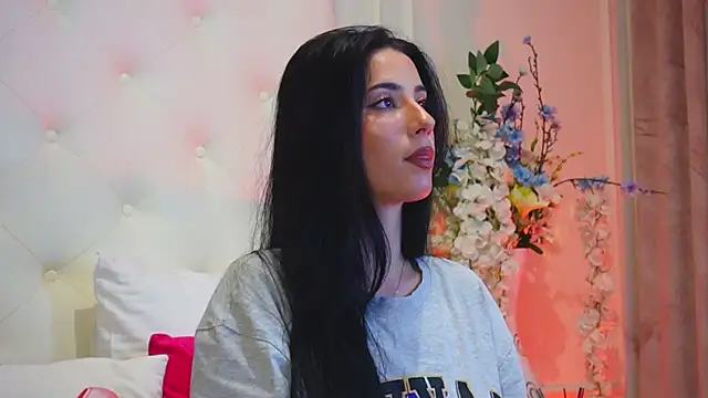 Snapshot of AmeliaJune chatting on April 9, 12:21 am AmeliaJune online show from April 9, 12:21 am