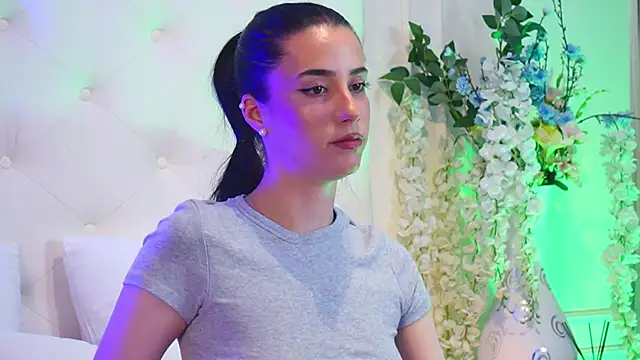 Snapshot of AmeliaJune chatting on April 17, 8:45 pm AmeliaJune online show from April 17, 8:45 pm
