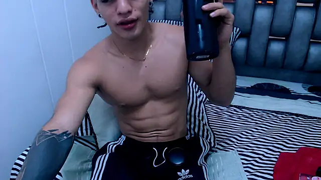 Snapshot of AlbertBernal69 chatting on January 27, 4:20 am AlbertBernal69 online show from January 27, 4:20 am