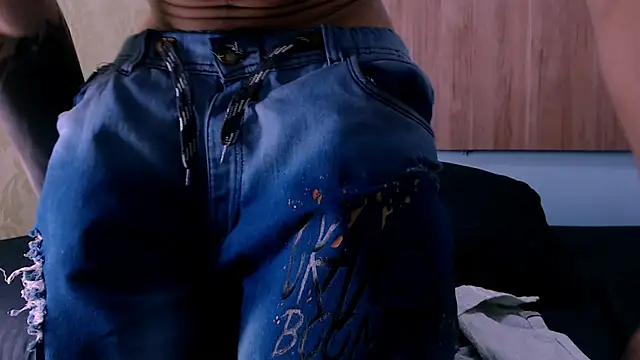 Snapshot of AlbertBernal69 chatting on February 3, 6:34 am AlbertBernal69 online show from February 3, 6:34 am