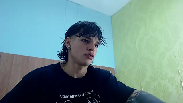 Snapshot of AlbertBernal69 chatting on March 10, 2:28 am AlbertBernal69 online show from March 10, 2:28 am