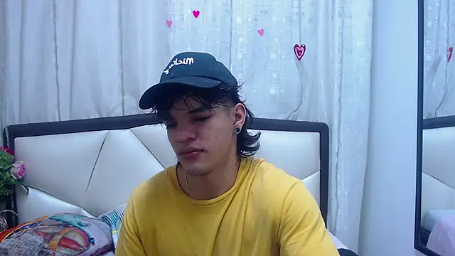 Snapshot of AlbertBernal69 chatting on March 11, 2:43 am AlbertBernal69 online show from March 11, 2:43 am