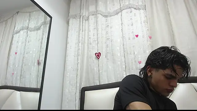 Snapshot of AlbertBernal69 chatting on March 17, 7:35 am AlbertBernal69 online show from March 17, 7:35 am