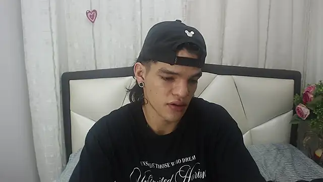 Snapshot of AlbertBernal69 chatting on March 19, 3:09 am AlbertBernal69 online show from March 19, 3:09 am