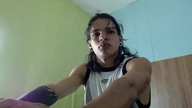 Snapshot of AlbertBernal69 chatting on October 18, 1:52 am AlbertBernal69 online show from October 18, 1:52 am