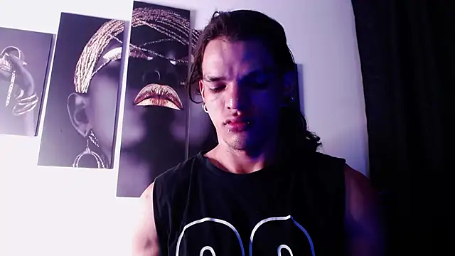 Snapshot of AlbertBernal69 chatting on October 30, 1:18 am AlbertBernal69 online show from October 30, 1:18 am