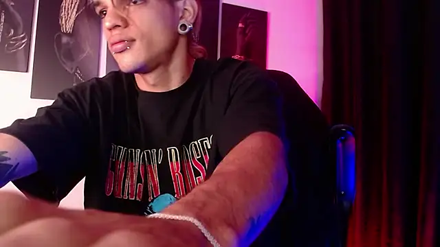 Snapshot of AlbertBernal69 chatting on November 13, 11:42 am AlbertBernal69 online show from November 13, 11:42 am