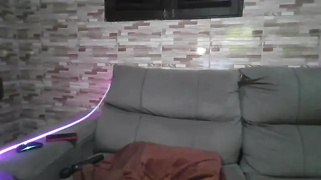 Snapshot of MinaBoss chatting on July 11, 8:33 pm MinaBoss online show from July 11, 8:33 pm