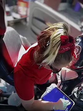 Snapshot of SummerBlueMoon chatting on October 17, 7:05 pm SummerBlueMoon online show from October 17, 7:05 pm