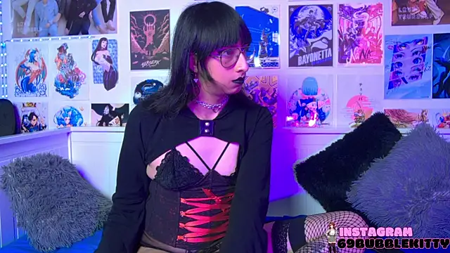 snowblack  online show from March 5, 4:02 pm