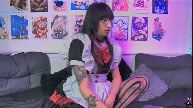 snowblack  online show from April 22, 2:51 pm