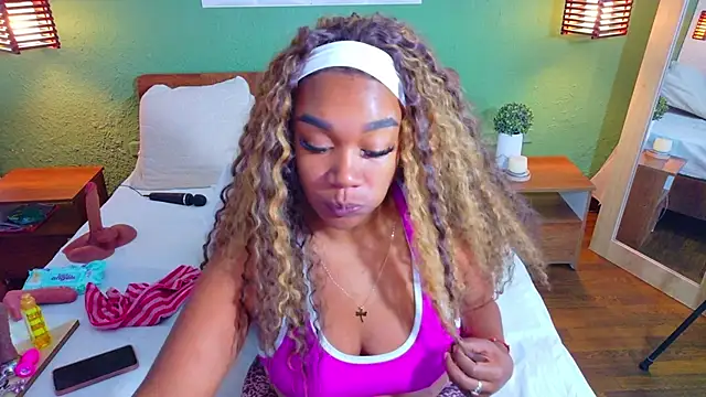 dannaahbrown online show from April 4, 1:19 pm