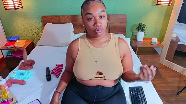 dannaahbrown online show from April 20, 7:04 pm