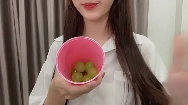 Snapshot of Your-Sunshine chatting on December 31, 4:46 pm Your-Sunshine online show from December 31, 4:46 pm