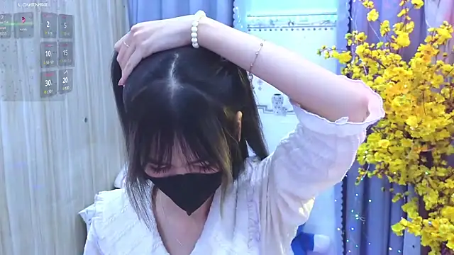 Snapshot of Your-Sunshine chatting on February 2, 4:43 pm Your-Sunshine online show from February 2, 4:43 pm