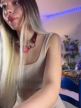 Snapshot of KittyKatyDream chatting on January 5, 6:02 pm KittyKatyDream online show from January 5, 6:02 pm