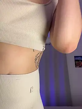 Snapshot of KittyKatyDream chatting on January 29, 7:43 pm KittyKatyDream online show from January 29, 7:43 pm