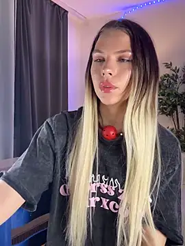 Snapshot of KittyKatyDream chatting on February 7, 9:37 pm KittyKatyDream online show from February 7, 9:37 pm