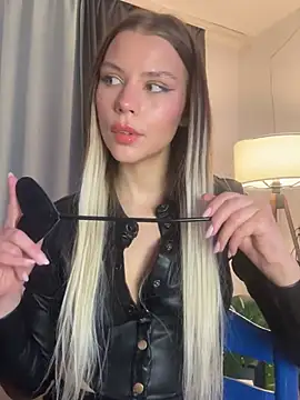 Snapshot of KittyKatyDream chatting on March 10, 4:35 pm KittyKatyDream online show from March 10, 4:35 pm