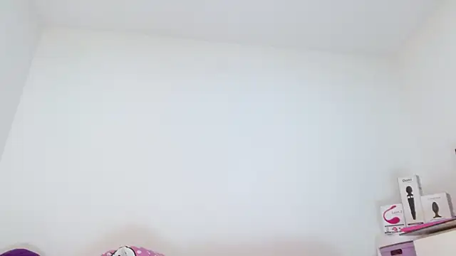 sashacreamy  online show from February 19, 9:14 pm