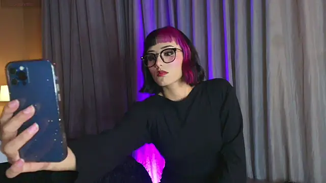 Snapshot of tati_cardenas chatting on March 4, 7:30 am tati cardenas online show from March 4, 7:30 am