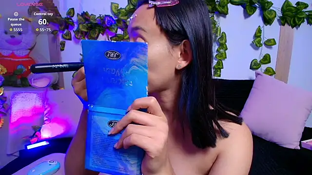 Snapshot of tati_cardenas chatting on November 15, 6:33 am tati cardenas online show from November 15, 6:33 am