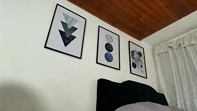 sam her online show from October 25, 8:25 pm