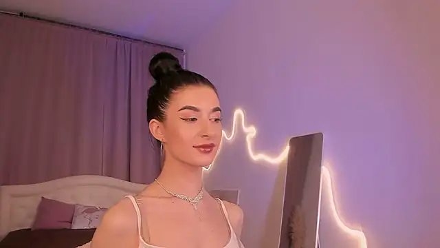 Snapshot of LauraCoy chatting on July 7, 8:13 pm LauraCoy online show from July 7, 8:13 pm
