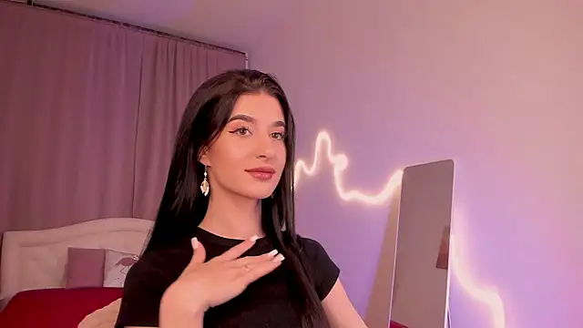 Snapshot of LauraCoy chatting on July 8, 8:24 pm LauraCoy online show from July 8, 8:24 pm