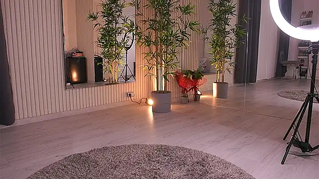 Snapshot of Abbela_White chatting on February 4, 9:28 am Abbela White online show from February 4, 9:28 am