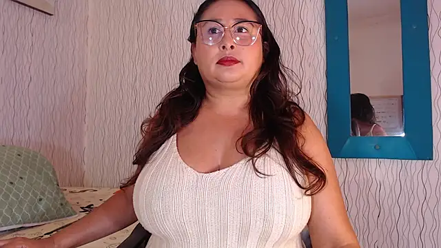 Snapshot of NadiaWhite chatting on September 10, 5:46 pm NadiaWhite online show from September 10, 5:46 pm