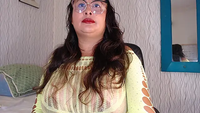 Snapshot of NadiaWhite chatting on October 4, 11:52 am NadiaWhite online show from October 4, 11:52 am