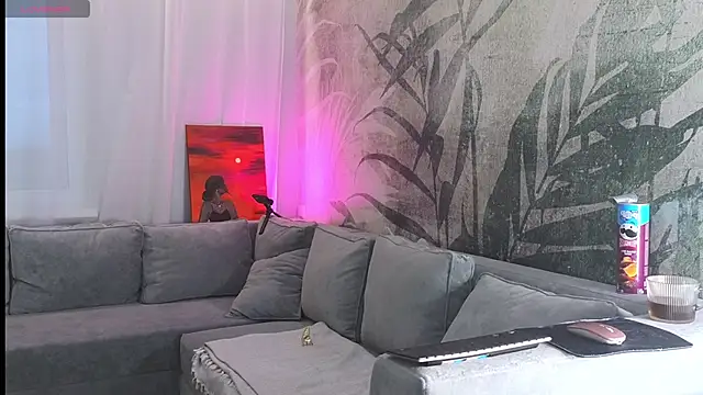 lily  foster online show from December 9, 1:13 pm