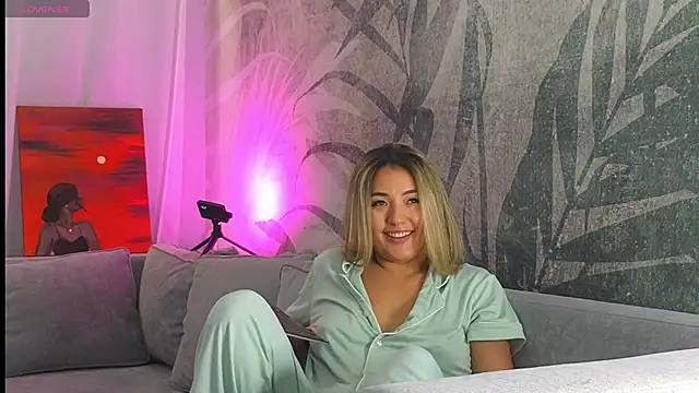 lily  foster online show from December 10, 7:37 am