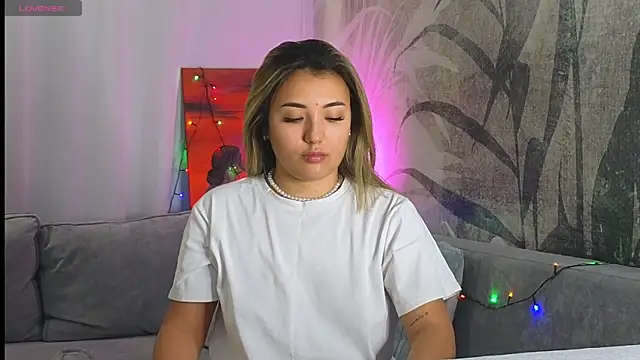 lily  foster online show from December 23, 2:28 pm