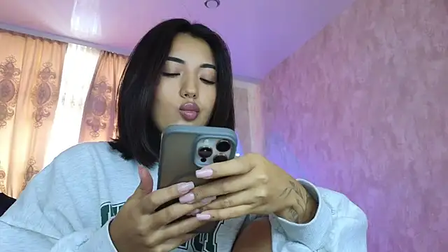 lily  foster online show from January 12, 8:52 am