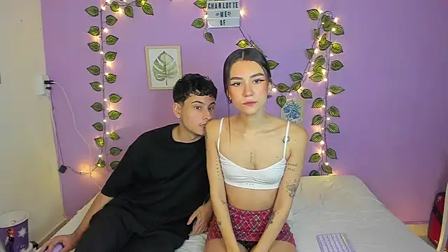 Snapshot of charlottte_queen chatting on March 14, 9:10 pm charlottte queen online show from March 14, 9:10 pm