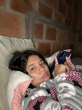 Snapshot of moncerrat_luna chatting on February 21, 12:17 pm moncerrat luna online show from February 21, 12:17 pm