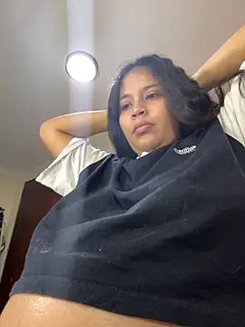 Snapshot of moncerrat_luna chatting on October 17, 9:06 pm moncerrat luna online show from October 17, 9:06 pm