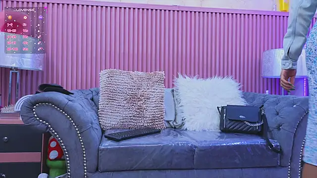 Snapshot of Emiily_Scott1 chatting on December 3, 12:59 pm Emiily Scott1 online show from December 3, 12:59 pm