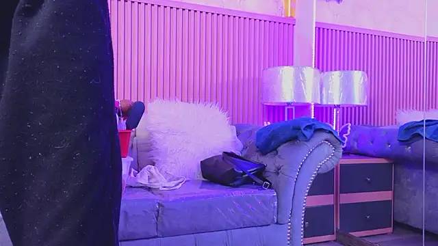 Snapshot of Emiily_Scott1 chatting on December 6, 12:38 pm Emiily Scott1 online show from December 6, 12:38 pm