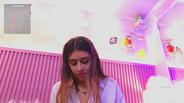 Snapshot of Emiily_Scott1 chatting on December 19, 4:35 pm Emiily Scott1 online show from December 19, 4:35 pm