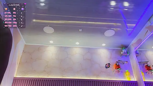 Snapshot of Emiily_Scott1 chatting on December 20, 12:49 pm Emiily Scott1 online show from December 20, 12:49 pm