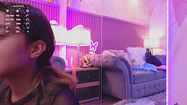 Snapshot of Emiily_Scott1 chatting on January 8, 12:58 pm Emiily Scott1 online show from January 8, 12:58 pm