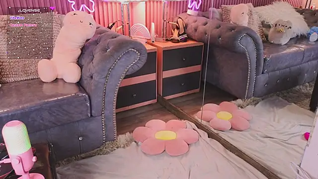 Snapshot of Emiily_Scott1 chatting on January 8, 4:00 pm Emiily Scott1 online show from January 8, 4:00 pm