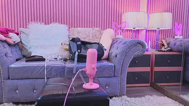 Snapshot of Emiily_Scott1 chatting on January 10, 12:58 pm Emiily Scott1 online show from January 10, 12:58 pm