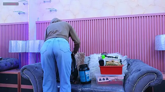 Snapshot of Emiily_Scott1 chatting on January 13, 12:35 pm Emiily Scott1 online show from January 13, 12:35 pm