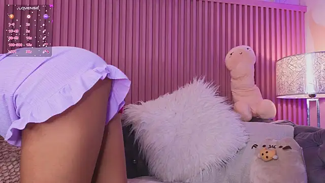 Snapshot of Emiily_Scott1 chatting on January 16, 3:56 pm Emiily Scott1 online show from January 16, 3:56 pm