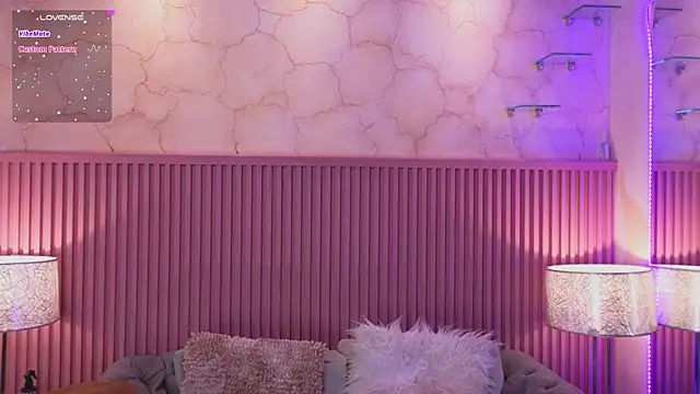 Snapshot of Emiily_Scott1 chatting on January 16, 6:59 pm Emiily Scott1 online show from January 16, 6:59 pm