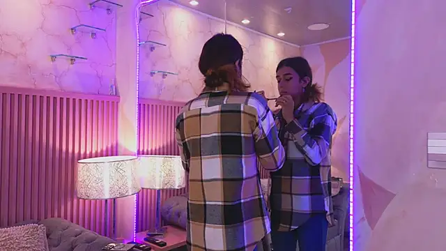 Snapshot of Emiily_Scott1 chatting on January 17, 1:03 pm Emiily Scott1 online show from January 17, 1:03 pm